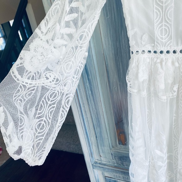 AMELLIA Bohemian White Lace Maxi Dress - Picture 11 of 16